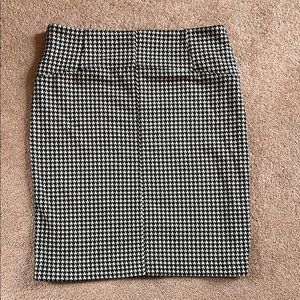 Classic Black and White Houndstooth Skirt